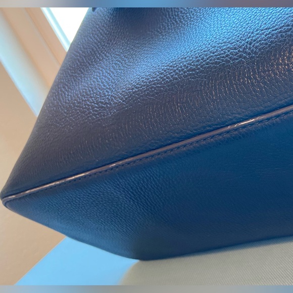 Tory Burch McGraw Tote - Black / Royal Navy - Picture 10 of 16